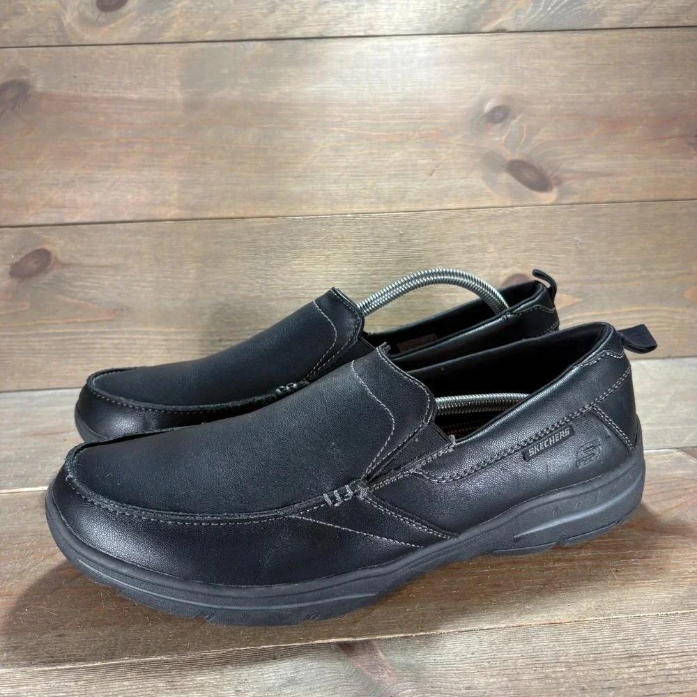 Skechers Harper Forde Mens size 10.5 shoes Black Leather Slip On Casual Loafers